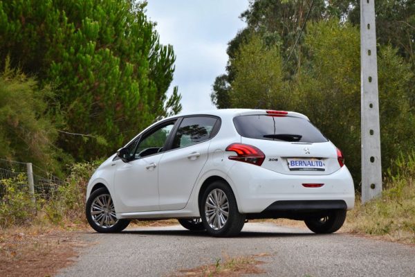 Peugeot 208 PURETECH STYLE 2018 - Image 9