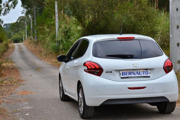 Peugeot 208 PURETECH STYLE 2018 - Image 13