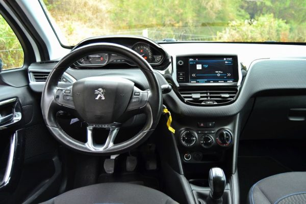 Peugeot 208 PURETECH STYLE 2018 - Image 14