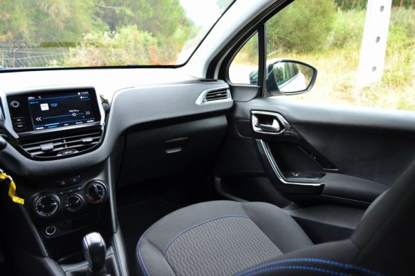 Peugeot 208 PURETECH STYLE 2018 - Image 15