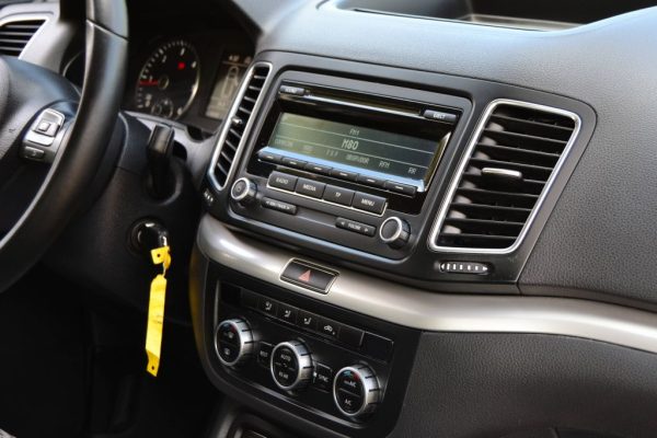 VW Sharan 2.0 TDI TRENDLINE 2015 - Image 15