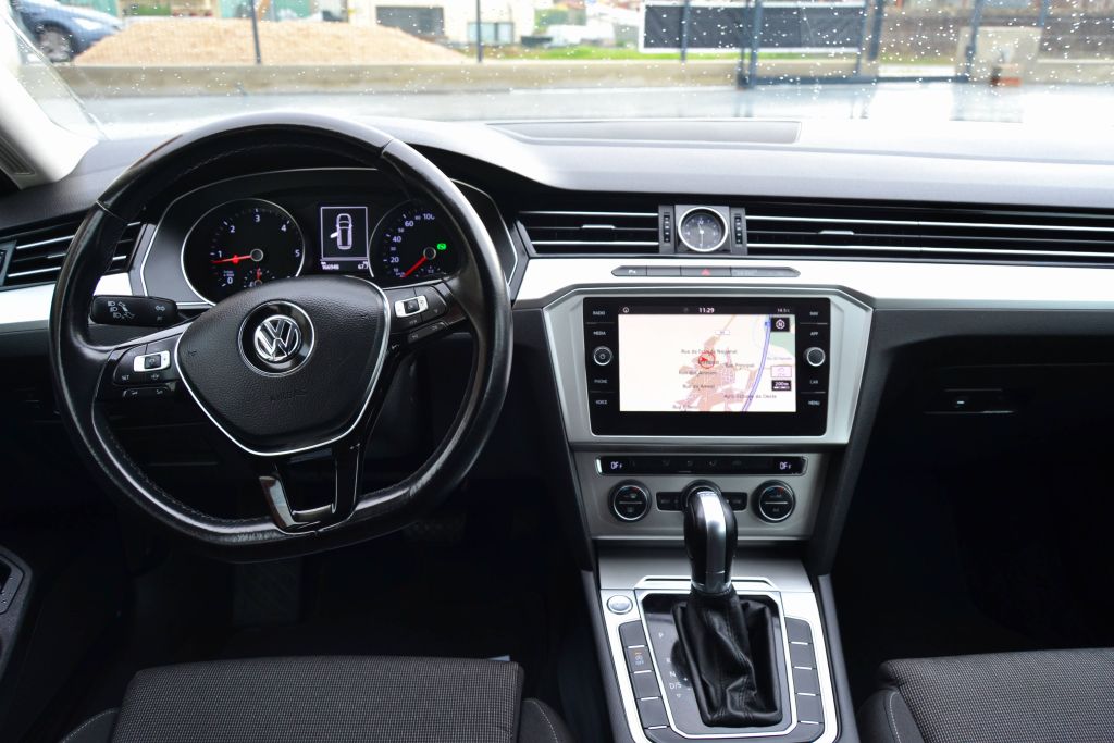 VW Passat Variant TDI Business DSG 2019 - Image 10