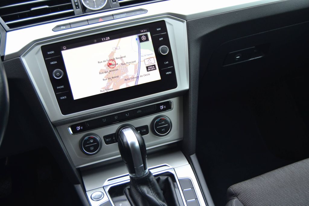 VW Passat Variant TDI Business DSG 2019 - Image 12