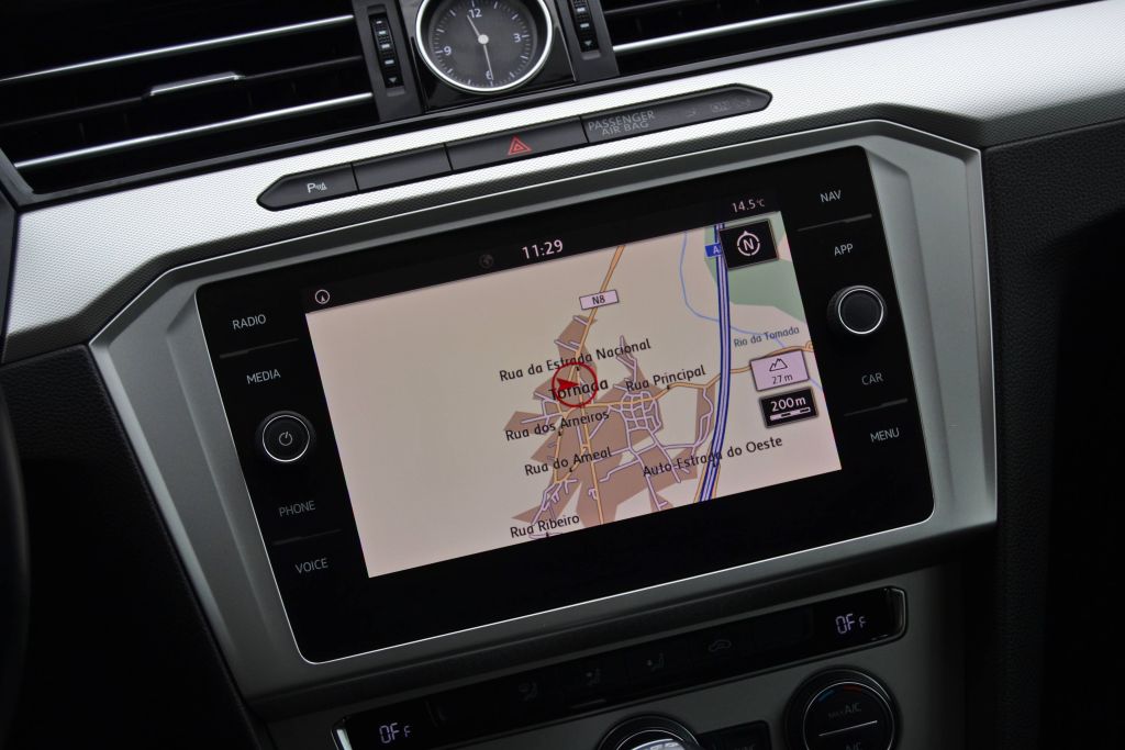 VW Passat Variant TDI Business DSG 2019 - Image 13