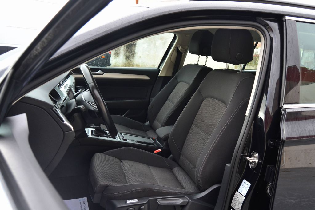 VW Passat Variant TDI Business DSG 2019 - Image 17