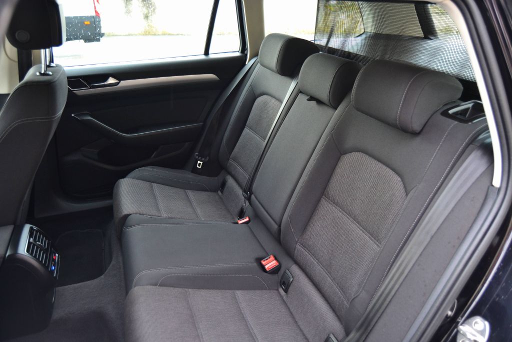 VW Passat Variant TDI Business DSG 2019 - Image 18