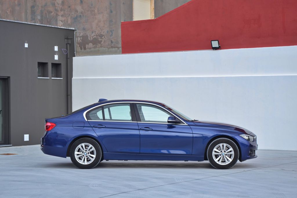 BMW 320d Advantage 2017 - Image 4