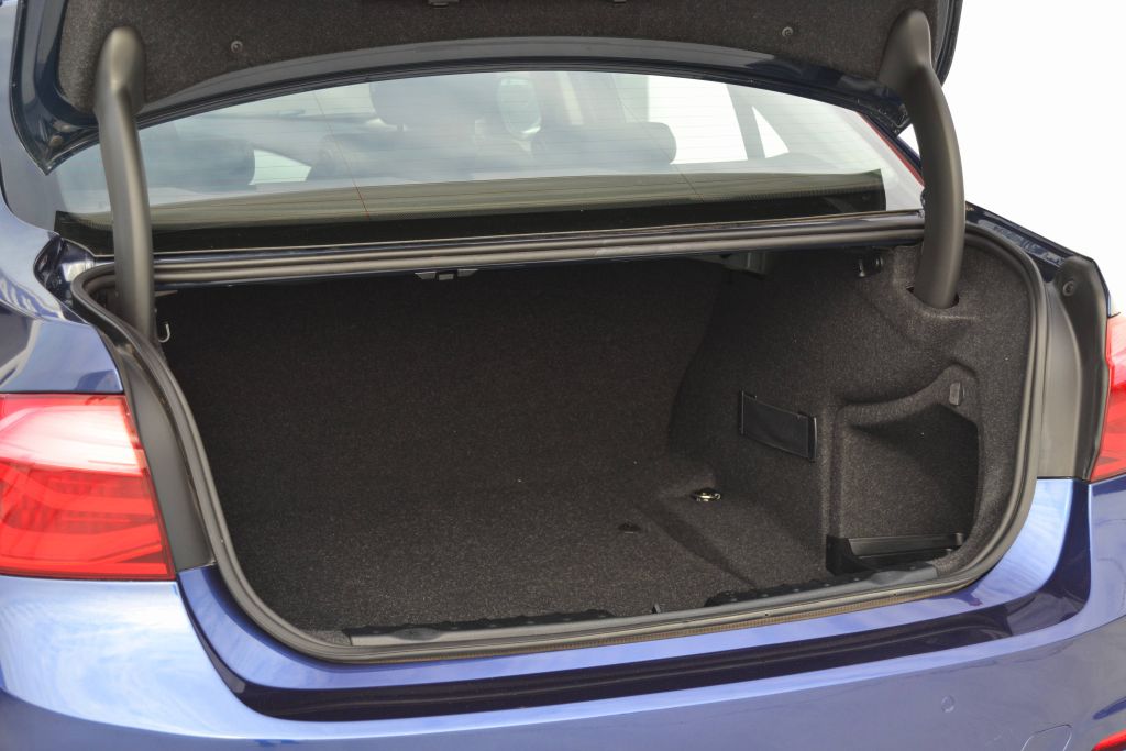 BMW 320d Advantage 2017 - Image 13