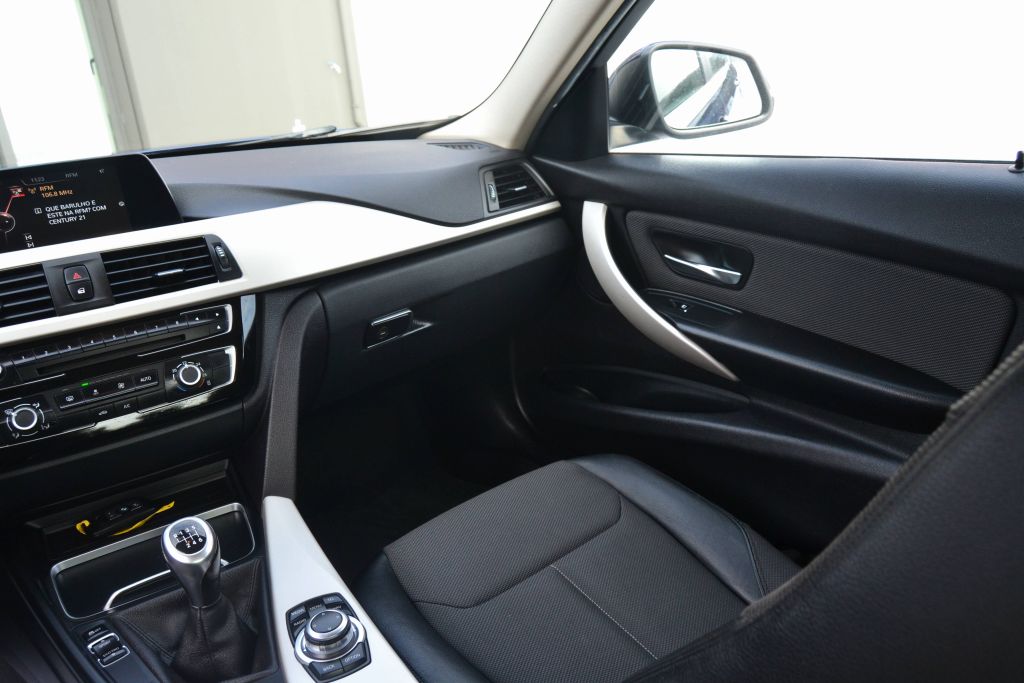 BMW 320d Advantage 2017 - Image 15