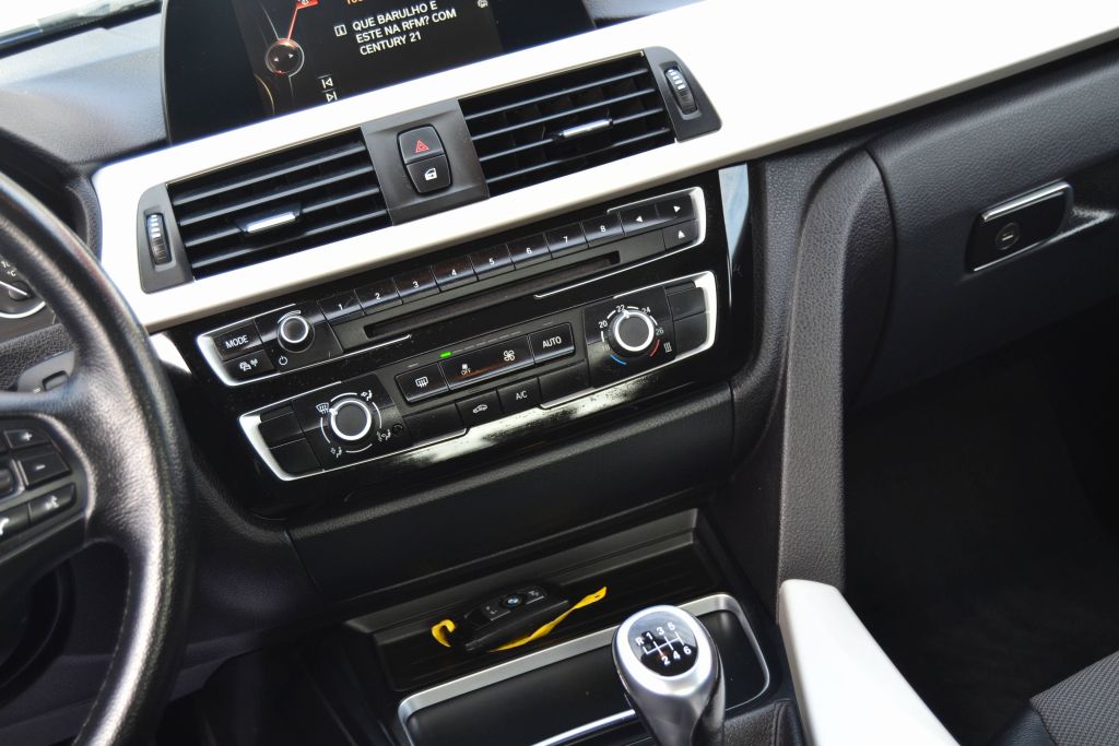 BMW 320d Advantage 2017 - Image 18