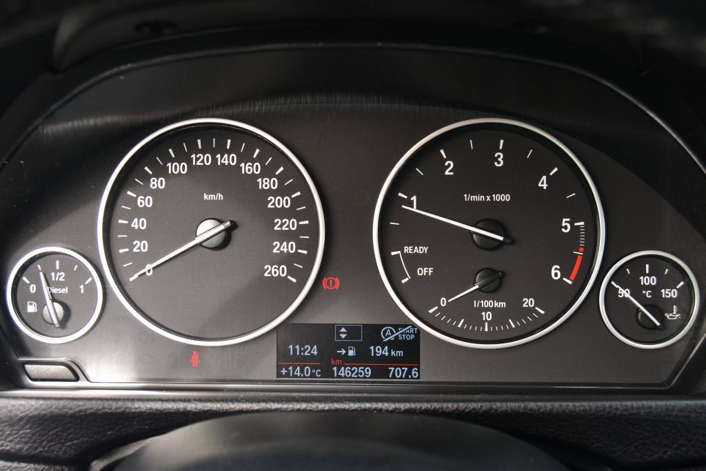 BMW 320d Advantage 2017 - Image 20