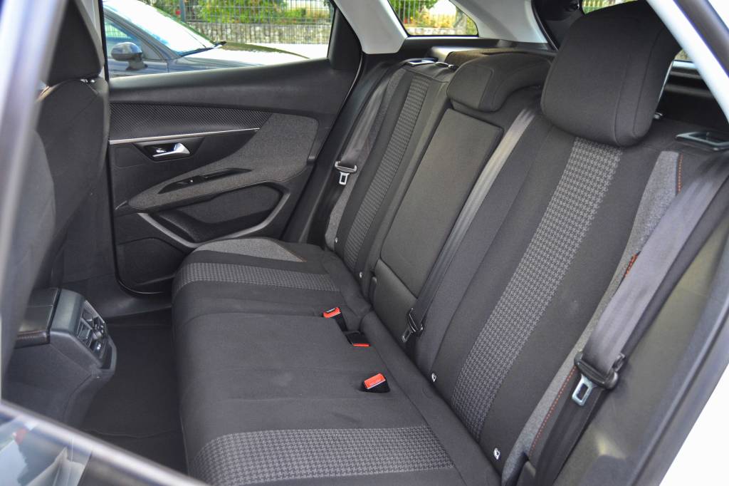 PEUGEOT 3008 BlueHDi Active 2017 - Image 21
