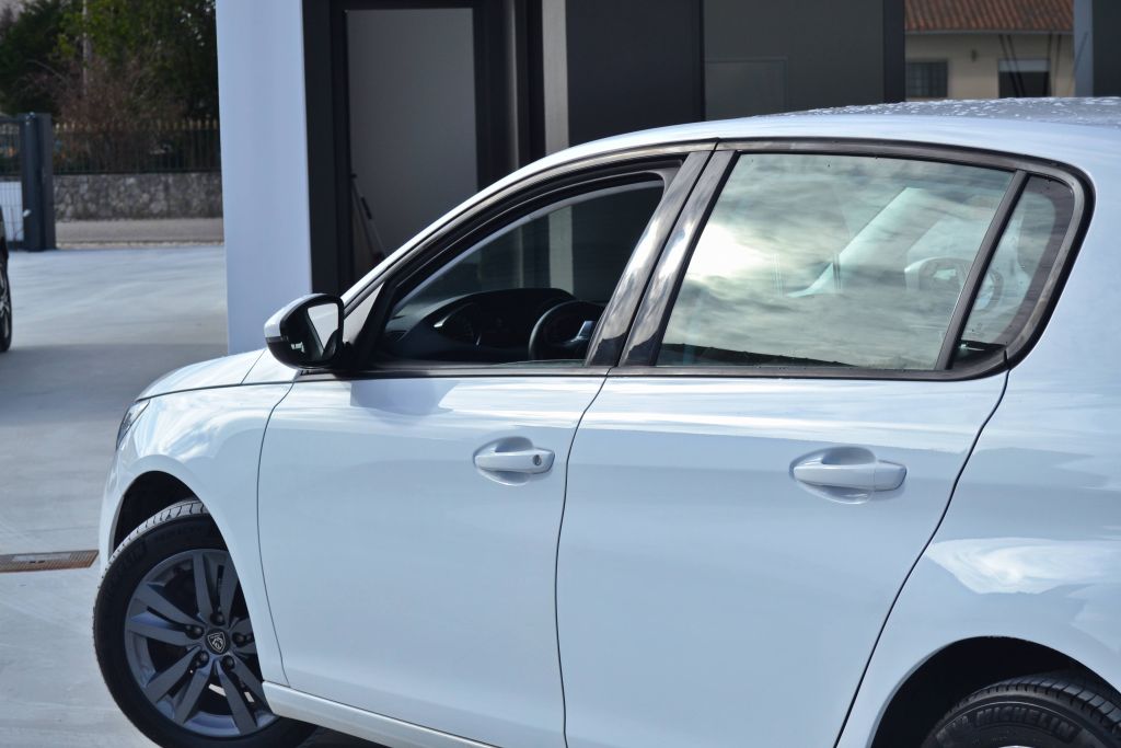 PEUGEOT 308 BlueHDi Business Line 2019 - Image 9