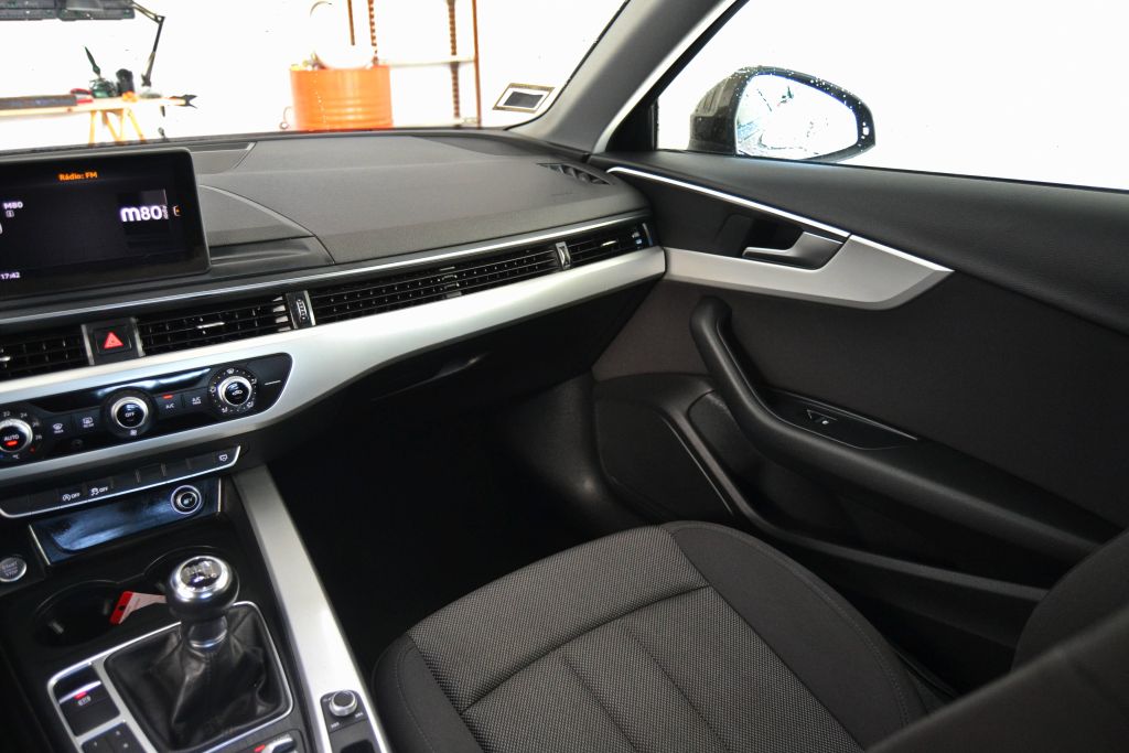 Audi A4 Avant 2.0 TDI 2017 - Image 12