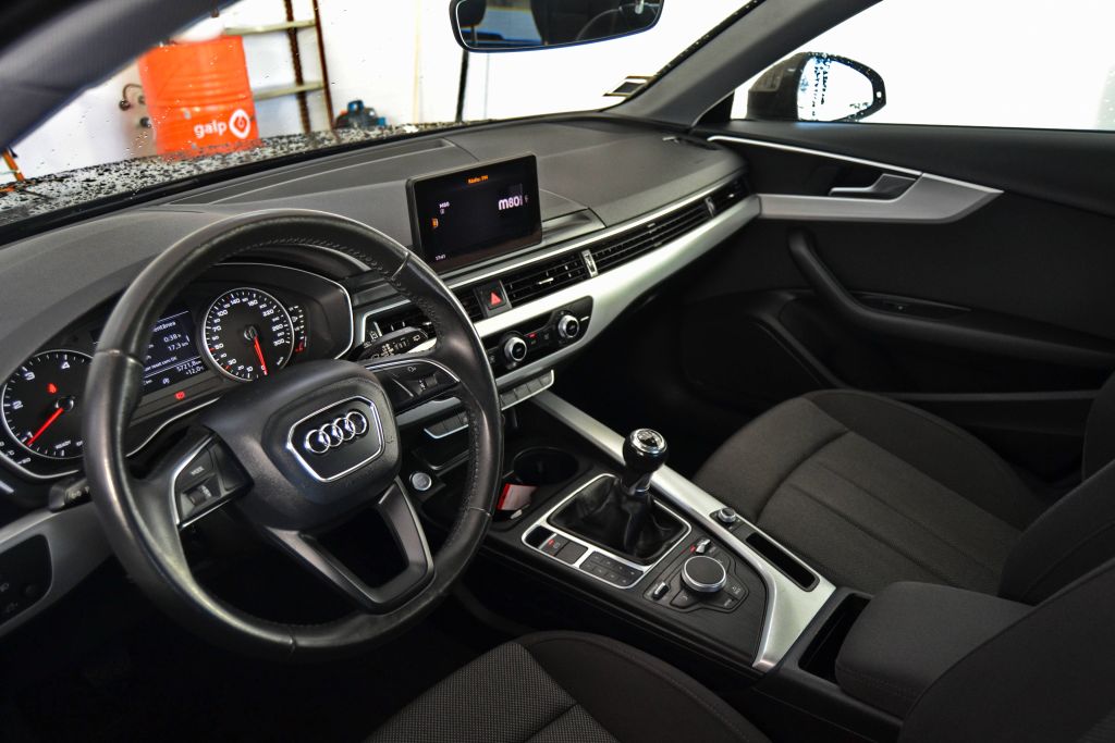 Audi A4 Avant 2.0 TDI 2017 - Image 13