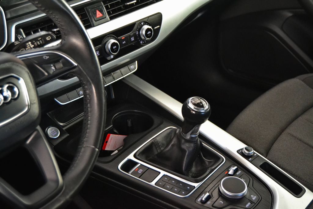 Audi A4 Avant 2.0 TDI 2017 - Image 14