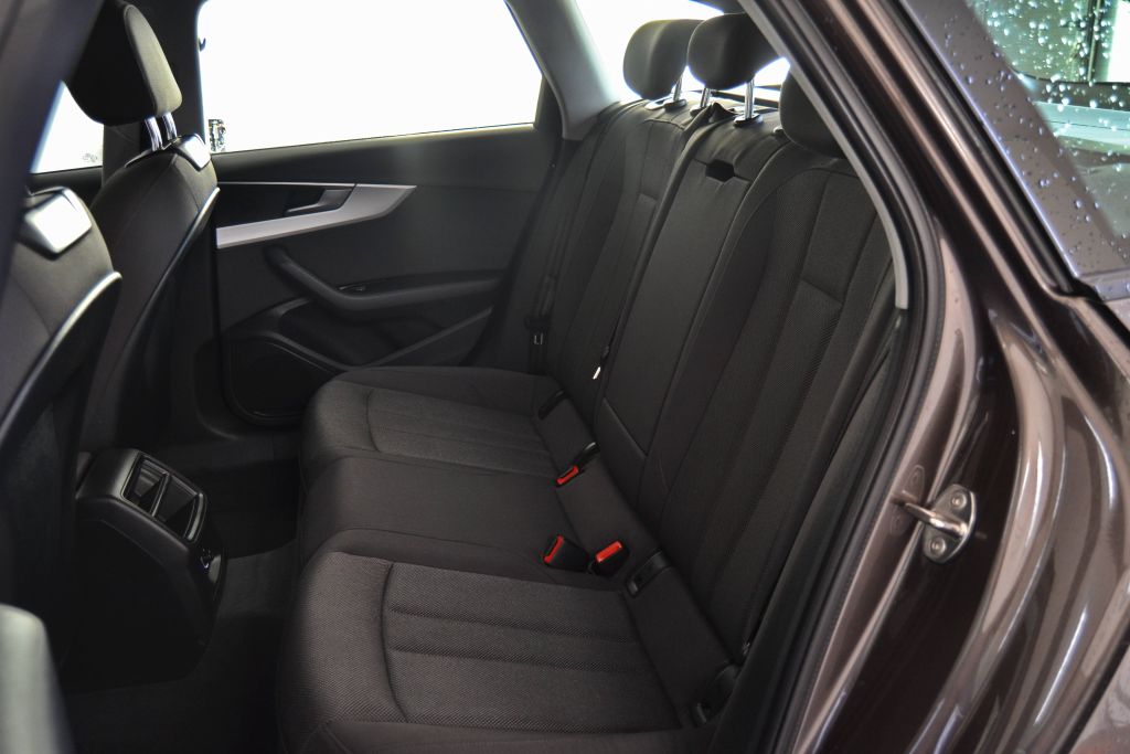 Audi A4 Avant 2.0 TDI 2017 - Image 22