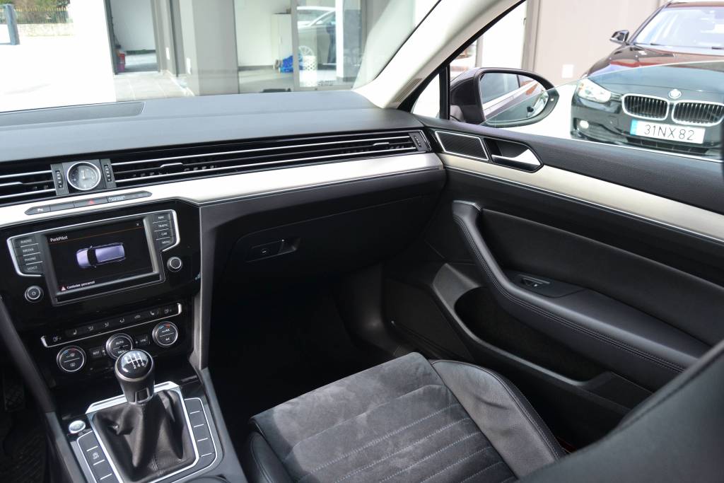 VW Passat Variant 2.0 TDI HIGHLINE 2016 - Image 13