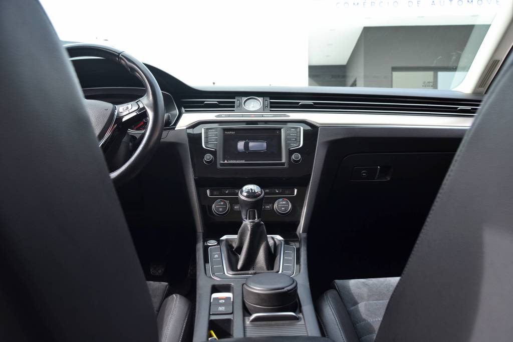 VW Passat Variant 2.0 TDI HIGHLINE 2016 - Image 14