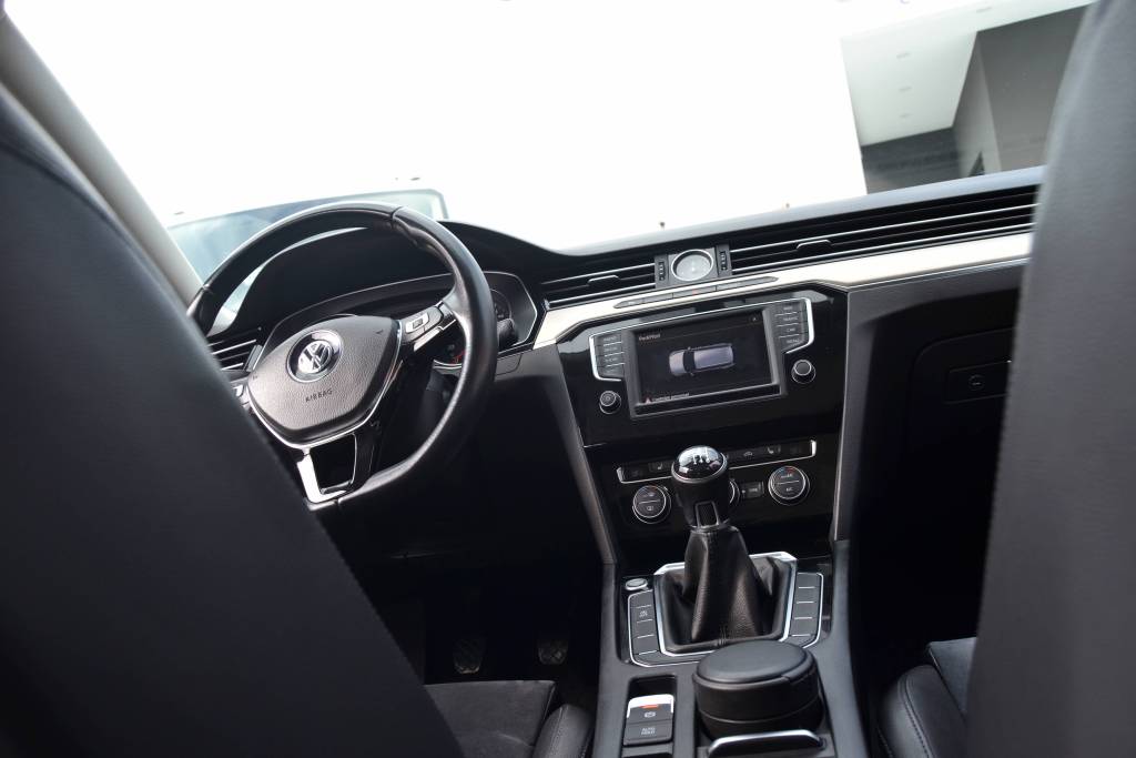 VW Passat Variant 2.0 TDI HIGHLINE 2016 - Image 15