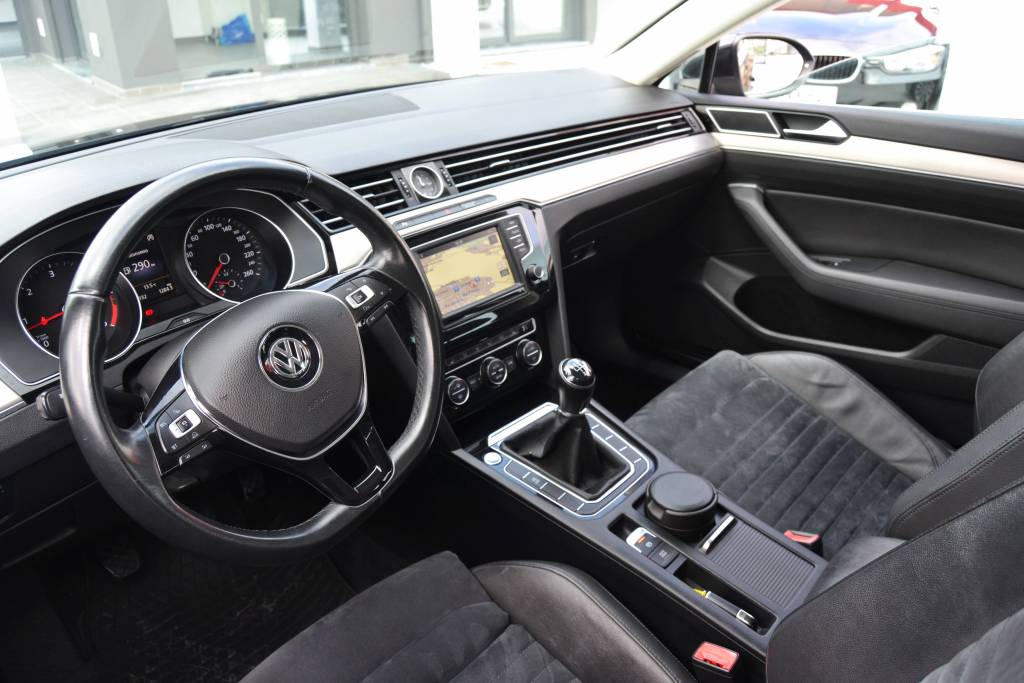 VW Passat Variant 2.0 TDI HIGHLINE 2016 - Image 16
