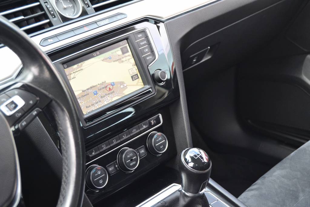 VW Passat Variant 2.0 TDI HIGHLINE 2016 - Image 17