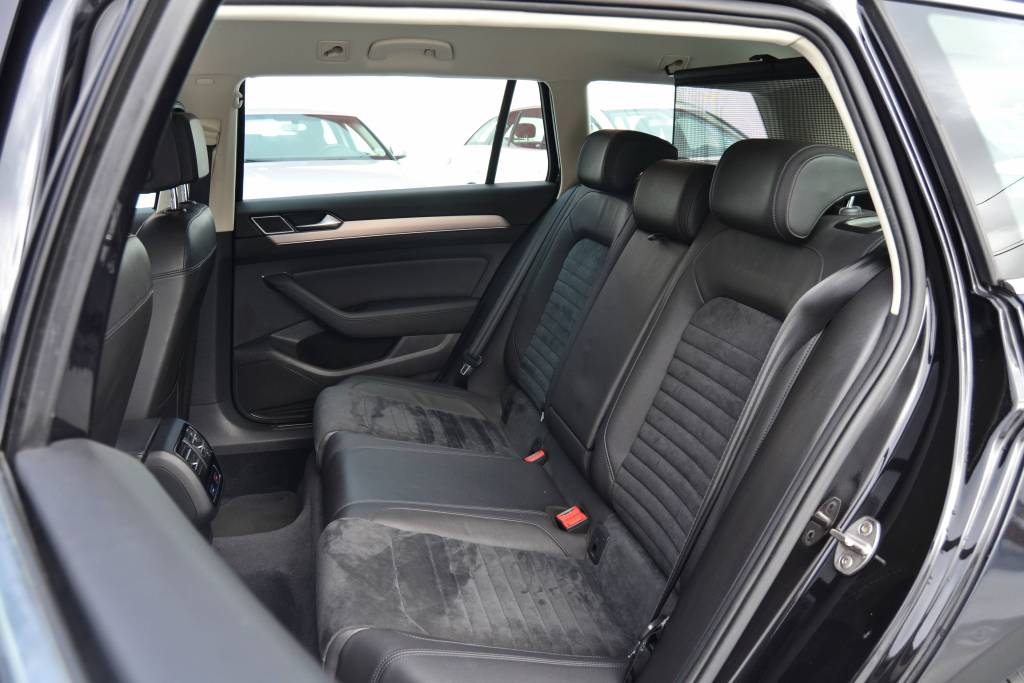 VW Passat Variant 2.0 TDI HIGHLINE 2016 - Image 19